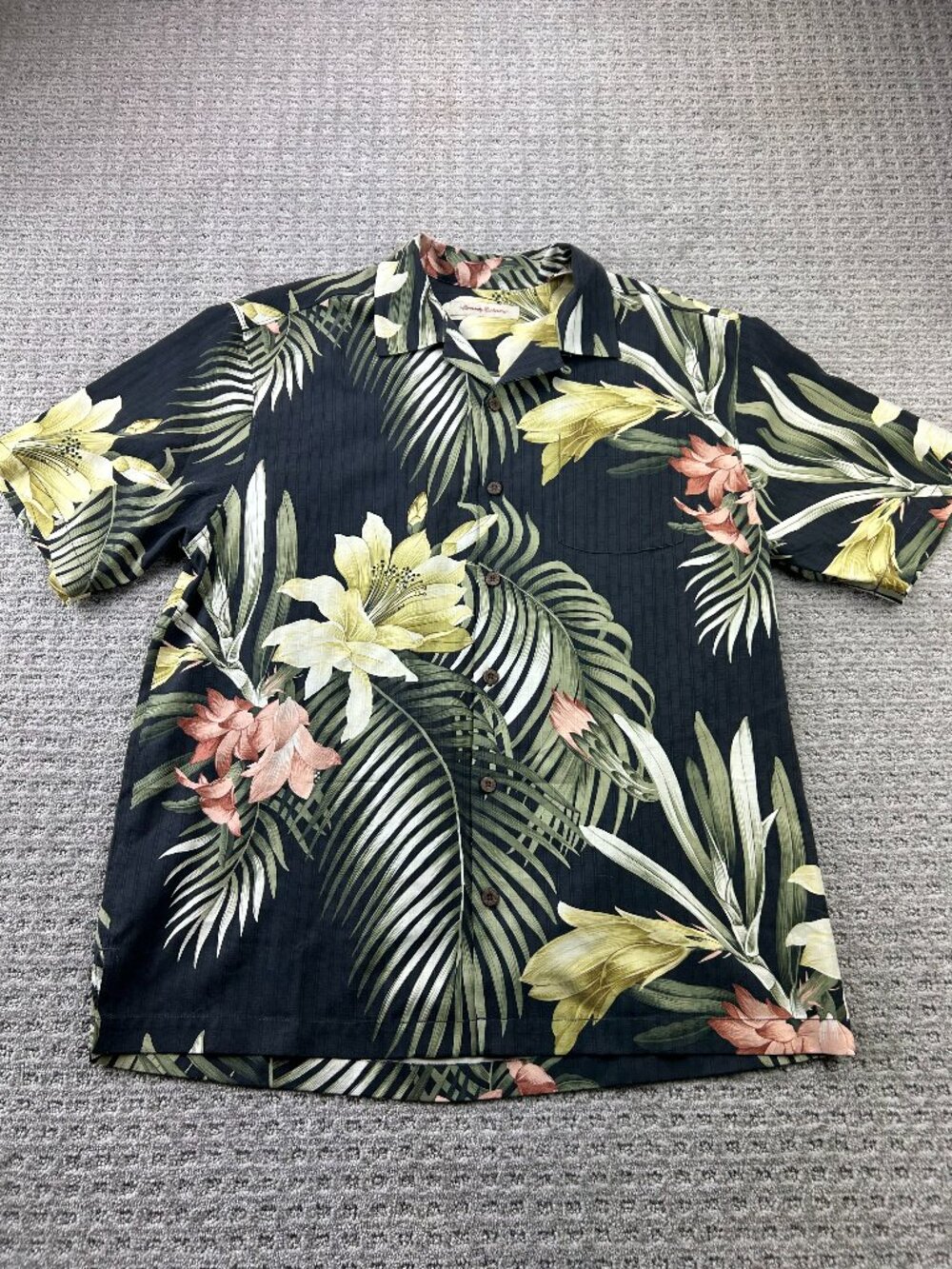 Tommy Bahama Silk Shirt Men Large L Black Floral Palm Hawaiian Button Up Shirt